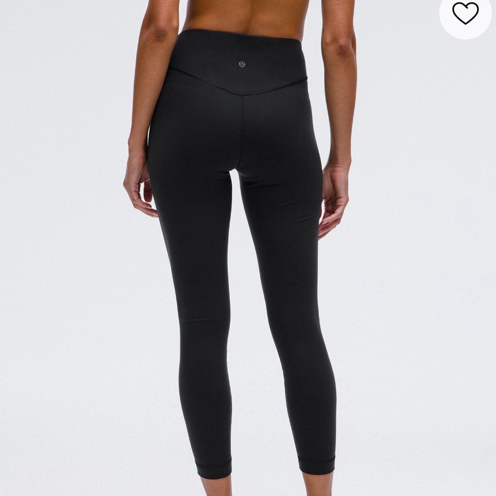 Lululemon Wunder Under SmoothCover High-Rise
Tight 25" size 6